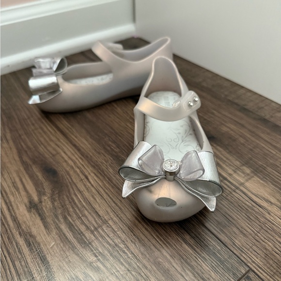 Mini Melissa Silver Dress Shoes with Bow - Picture 4 of 6